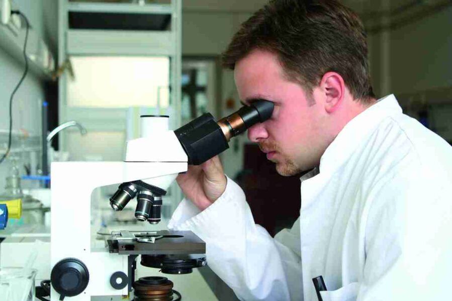 diagnóstico de laboratorio de hongos en las uñas de los pies